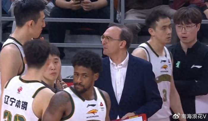 辽宁换帅逆袭夺冠引热议 广东球迷呼吁杜锋下课