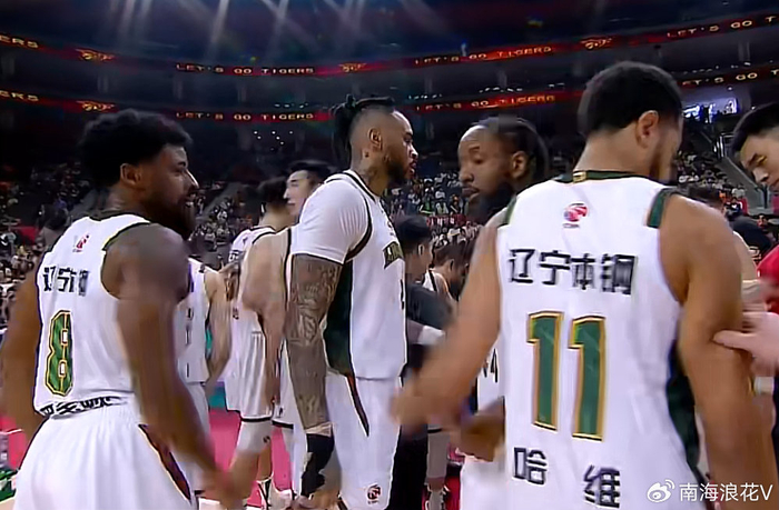 辽宁换帅逆袭夺冠引热议 广东球迷呼吁杜锋下课