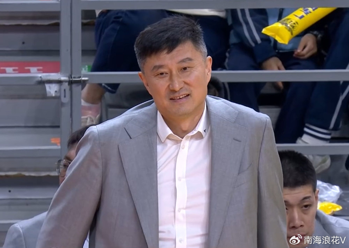 辽宁换帅逆袭夺冠引热议 广东球迷呼吁杜锋下课