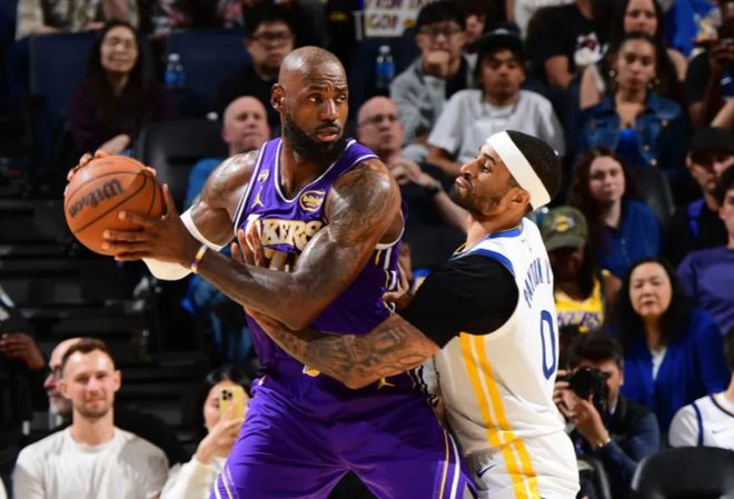 湖人客场大胜勇士 詹姆斯回归率队重返西部第四