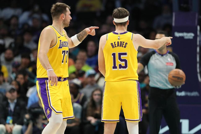 阿门汤普森领跑后卫进攻篮板率 多位置能力成火