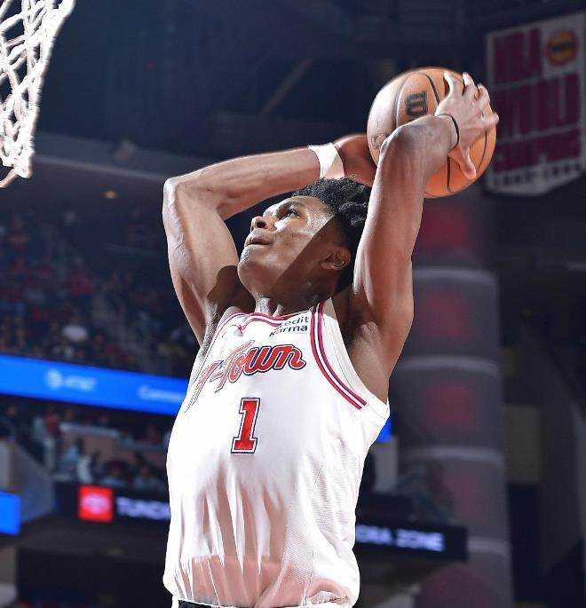 阿门汤普森领跑后卫进攻篮板率 多位置能力成火