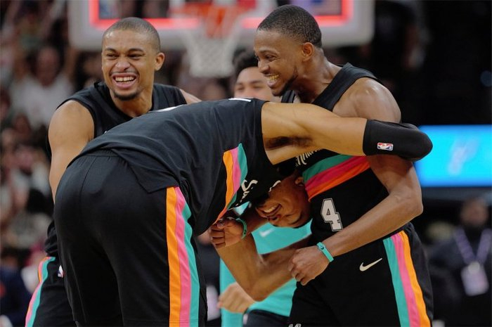 马刺双星闪耀轻取步行者 文班亚马防守建功助队