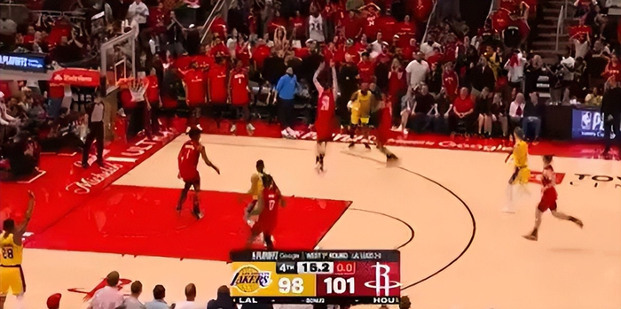 湖人3-0领先火箭 詹姆斯29分引领逆转